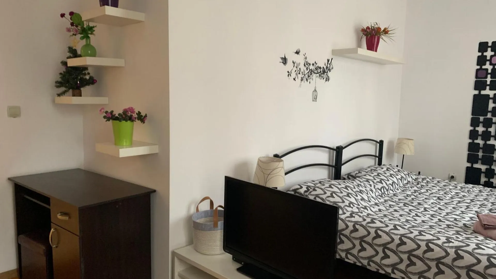 Purple Heart In The Center. King Size Bed! Διαμέρισμα Σόφια